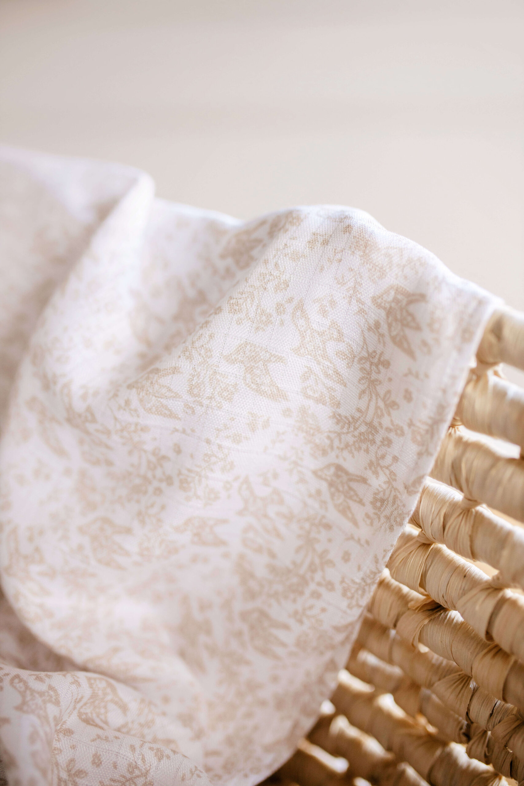 Baby Bamboo Swaddle Pigeons Beige