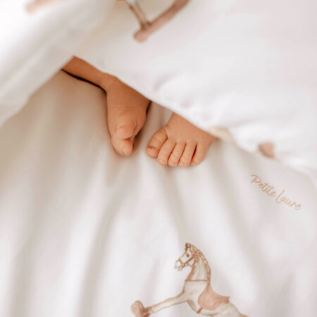 rożek niemowlęcy konik na biegunach różowy od Petite Laure